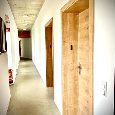 Ferienwohnung Waterfront - Urbane Eleganz Am Bachufer Villach Exterior foto