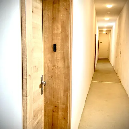 Ferienwohnung Waterfront - Urbane Eleganz Am Bachufer Villach Exterior foto