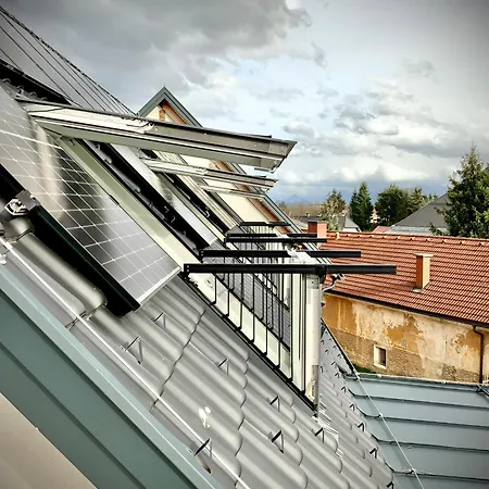 Ferienwohnung Waterfront - Urbane Eleganz Am Bachufer Villach Exterior foto