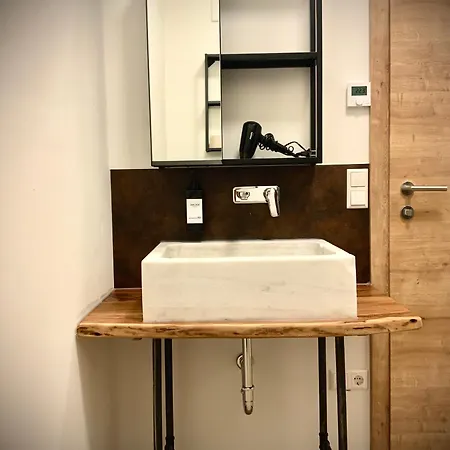 Ferienwohnung Waterfront - Urbane Eleganz Am Bachufer Villach Zimmer foto